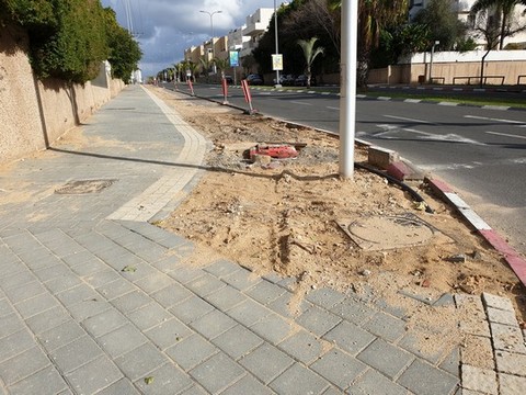 שביל אופניים בסלילה ברחוב דבורה הנביאה. מבט ממערב למזרח. צילם ערן שחורי, 9.2.2019