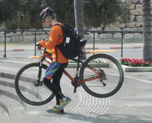 רוכבים לעבודה בהרצליה 24 במאי 2016