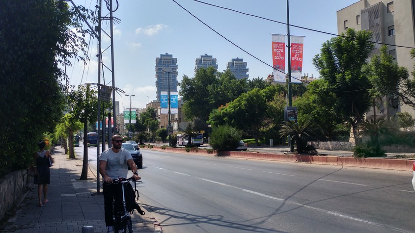 קמפיין נגד רוכבי האופניים היכן אמורים רוכבי האופניים לרכב?