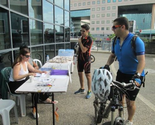 רוכבים לעבודה בהרצליה 24 במאי 2016