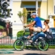 רוכבים על אופניים חשמליים לא חוקיים בשדרות רוטשילד. צילום: Ted Eytan מתוך פליקר.