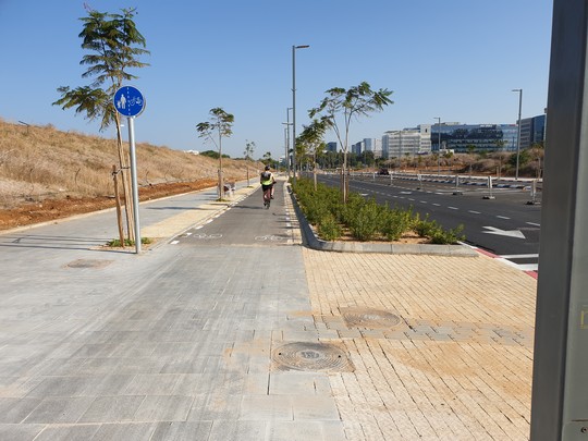 הכבלים שבצבצו במסלול שביל האופניים תת קרקעיים