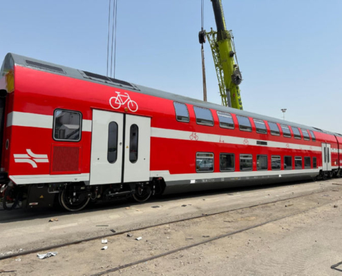 קרונות האופניים החדשים מדגם אלסטום Double deck אדומים (צילום: רכבת ישראל)